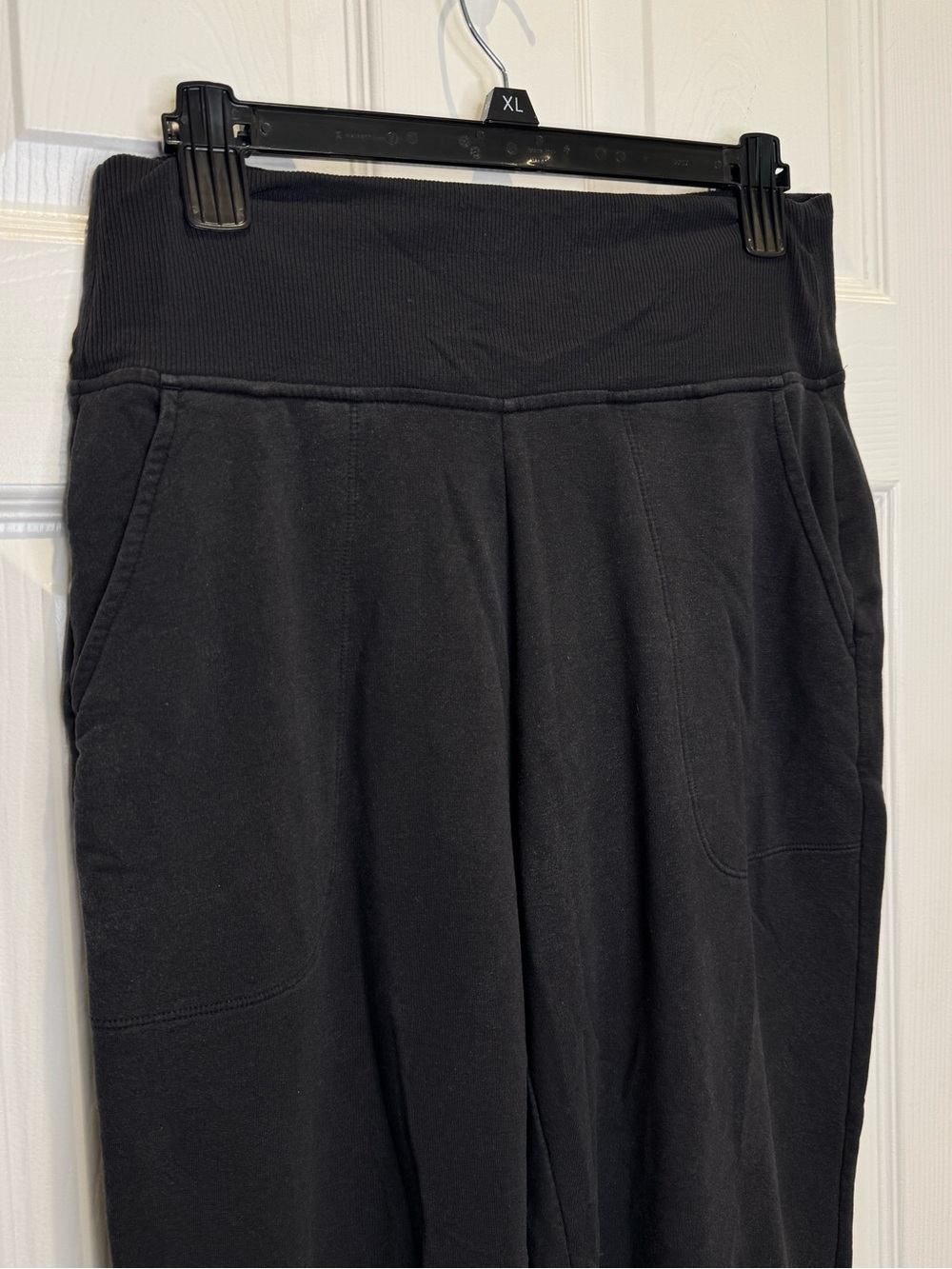 Athleta Women's Medium Petite Pull On Jogger Sweatpants Charcoal Grey Black - Picture 3 of 4